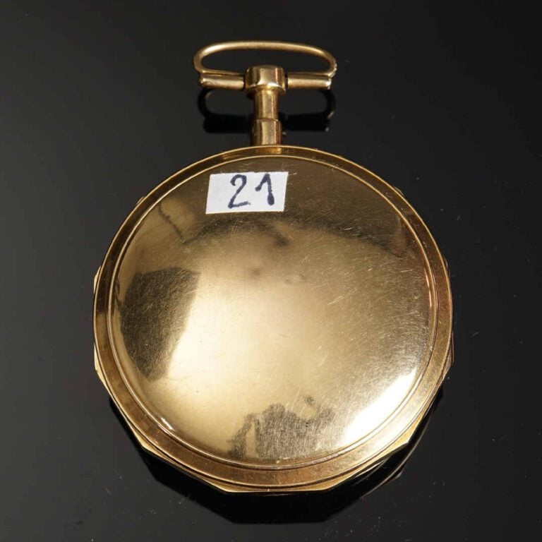 Montre "oignon" en or jaune 18K (750°/oo). Cadran émaillé à indication des heur…