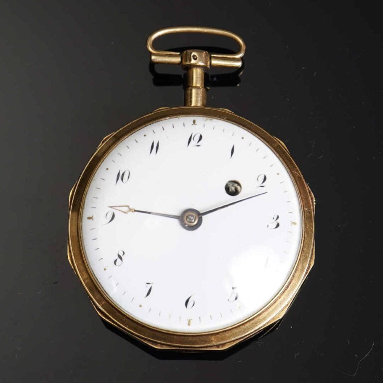 Montre "oignon" en or jaune 18K (750°/oo). Cadran émaillé à indication des heur…