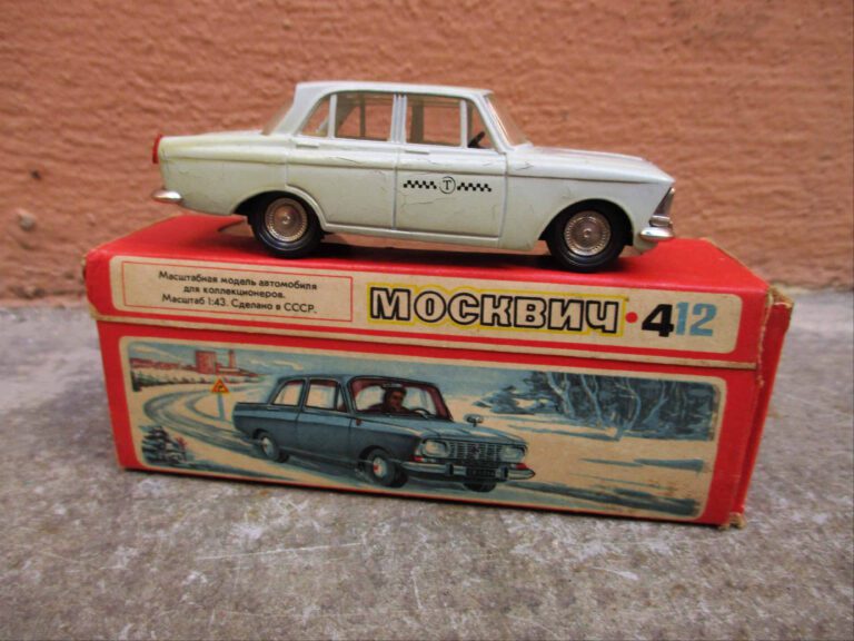 MOSKVITCH - Taxi gris, N° 412. Novoexport CCCP URSS. - Dans sa boîte d'origine.…