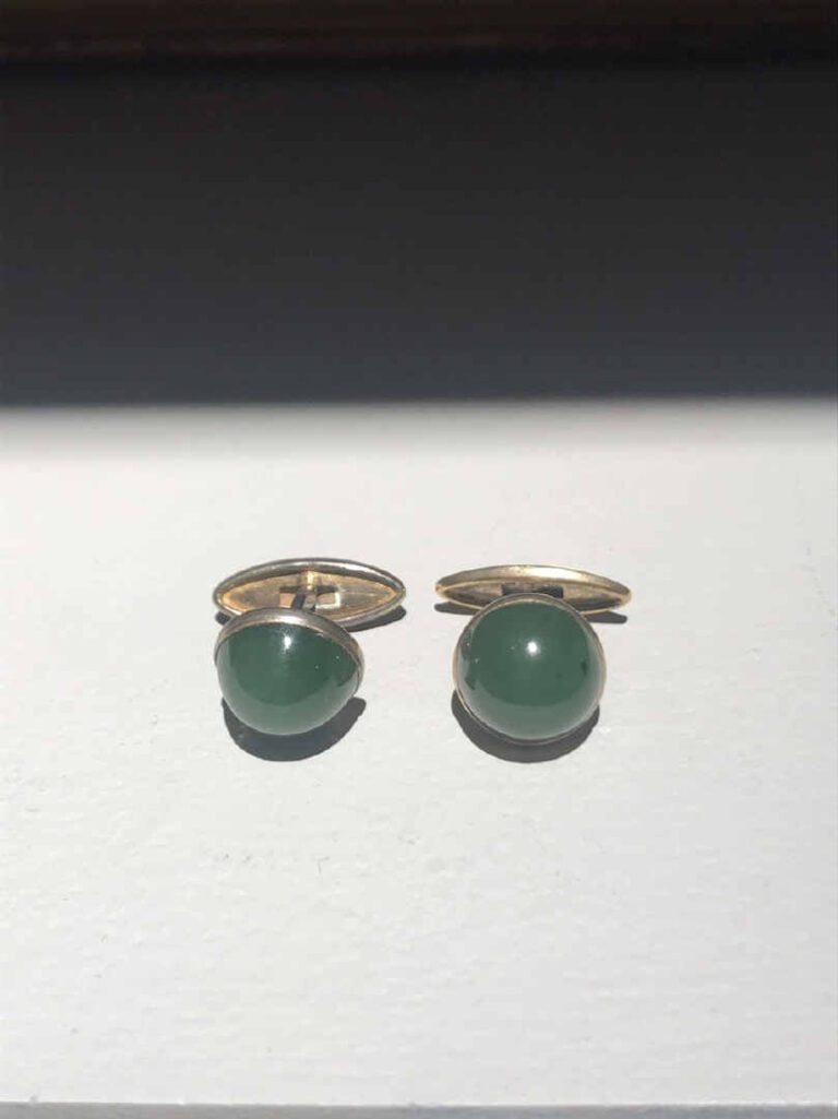 Paire de boutons de manchette en vermeil 875 millièmes, ornés de cabochons de j…