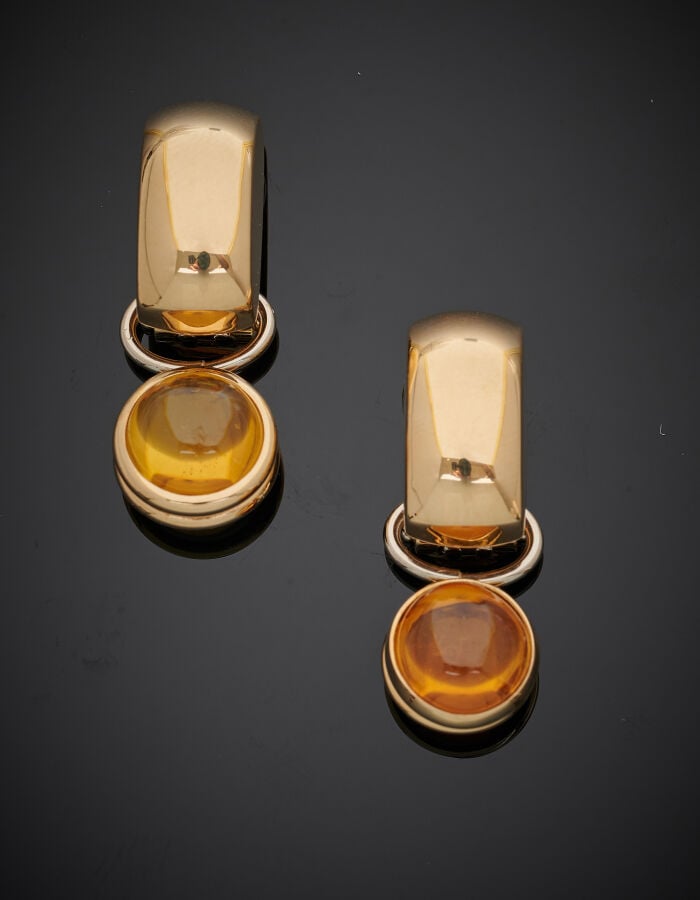Paire de BOUTONS de MANCHETTES « fleurs » en or rose (375‰) 9 carats, orné de q…