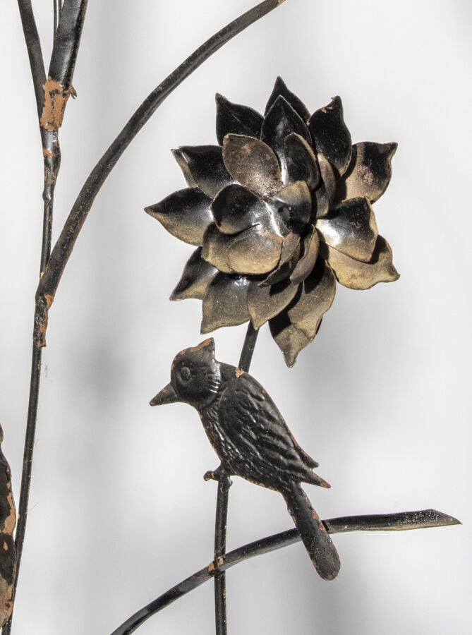 PARAVENT en bois et métal laqué noir à décor entièrement ajouré de branchages f…