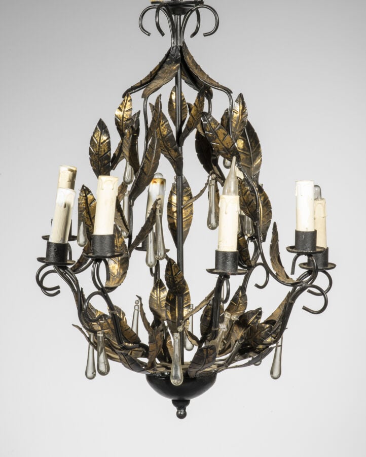 PARAVENT en bois et métal laqué noir à décor entièrement ajouré de branchages f…