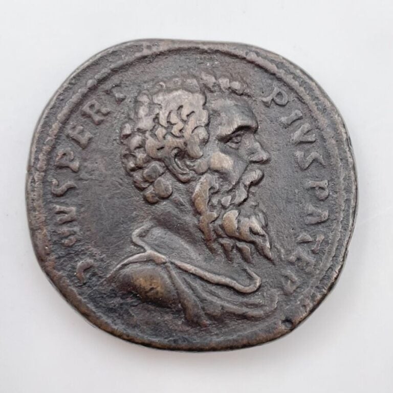 Pertinax (193 ap. J.-C.). « Padouan » en bronze, d'après Giovanni Cavino, au se…