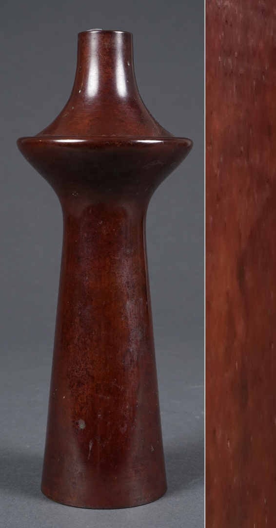 PETIT VASE 'TOUPIE' EN BRONZE A PATINE MARRON ORANGEE PAR ICHIYO - Japon, Pério…