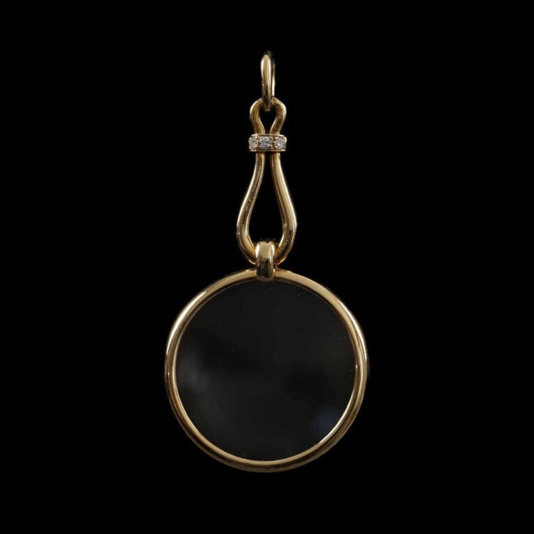 Petite loupe en or jaune 18K (750%o), la virole sertie de diamants de taille br…