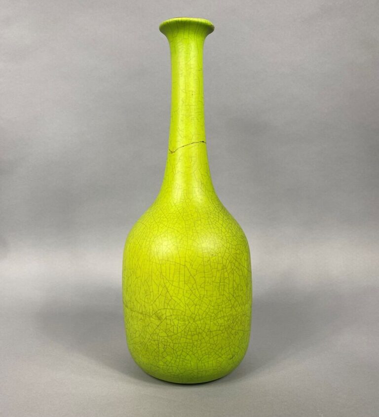 Pol CHAMBOST (1906-1983) - Grand vase bouteille en céramique émaillée craquelée…