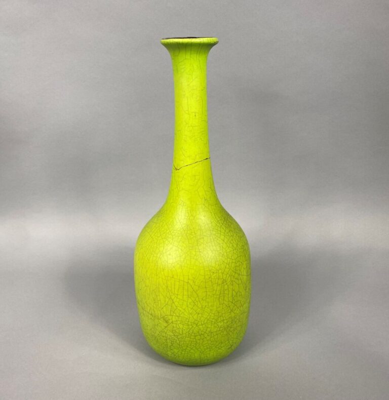 Pol CHAMBOST (1906-1983) - Grand vase bouteille en céramique émaillée craquelée…