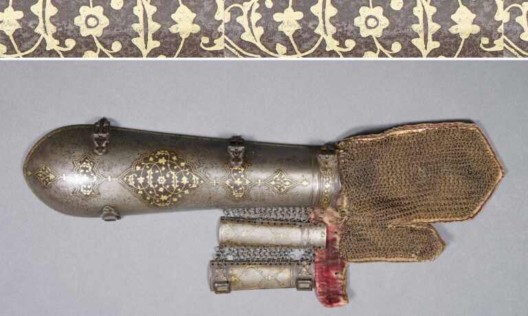 PROTEGE-BRAS EN ACIER DAMASQUINE, BAZU-BAND - Iran, Vers 1700 - Elément d'armur…