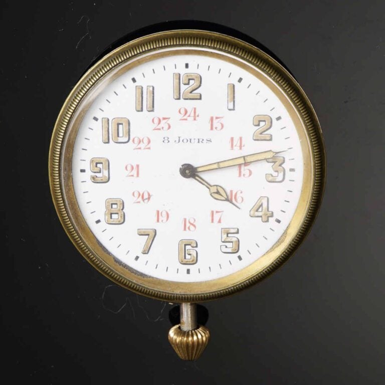 Régulateur en argent (925°/oo) et métal, 8 cm. Indications des heures en chiffr…