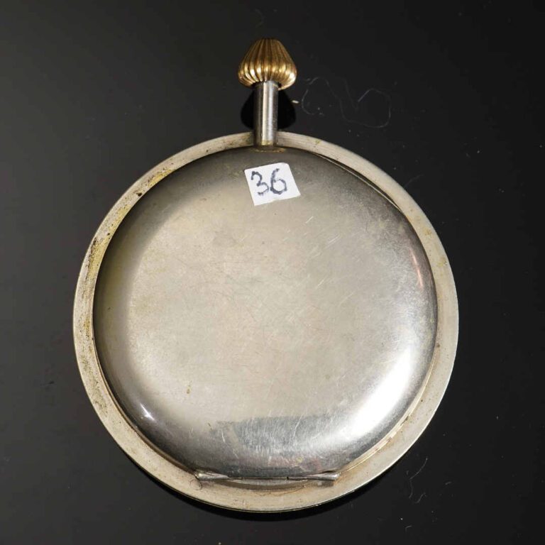 Régulateur en argent (925°/oo) et métal, 8 cm. Indications des heures en chiffr…