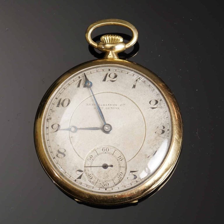 RENE SCHIAVON CIE - Montre extraplate en or jaune 18K (750°/oo). Cadran argenté…