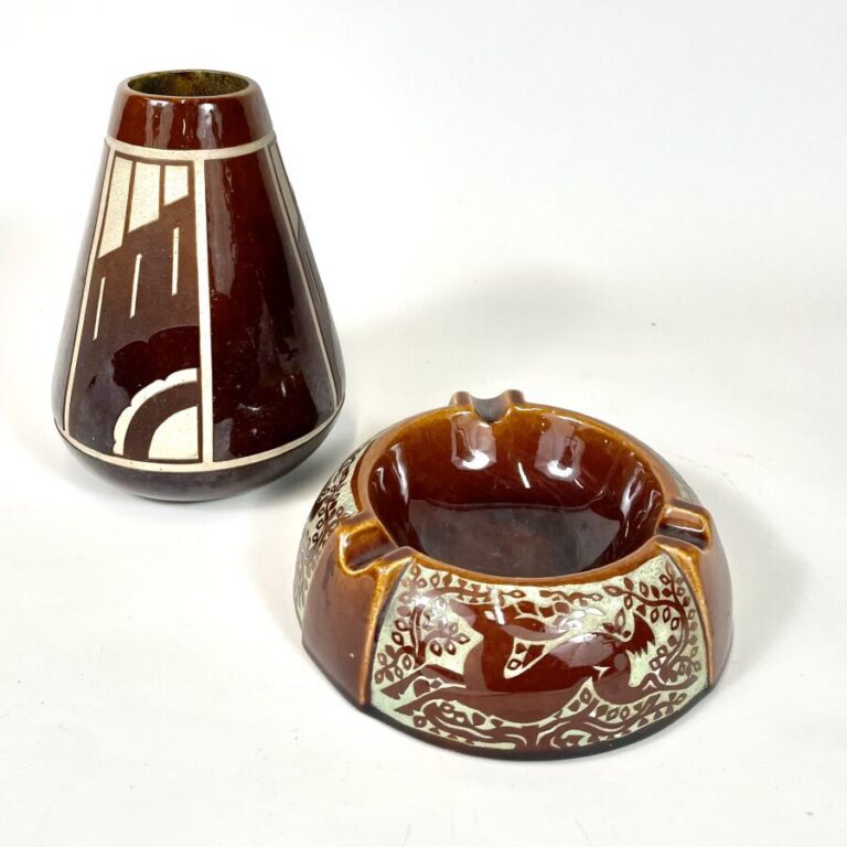 Robert MEQUINION (1905-1985) - Cendrier en céramique émaillée brune sur fond sa…