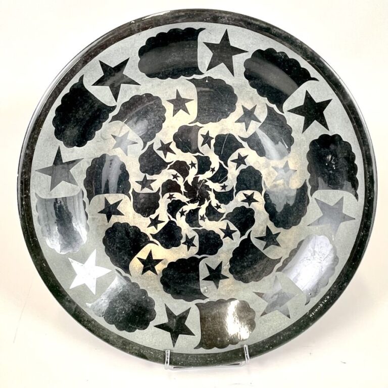 Robert MEQUINION (1905-1985) - Grand plat rond en céramique émaillée et lustrée…