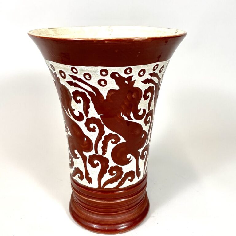 Robert MEQUINION (1905-1985) - Grand vase cornet en céramique émaillée brun rou…