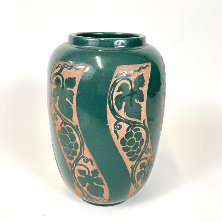 Robert MEQUINION (1905-1985) - Grand vase ovoïde en céramique à décor émaillé v…