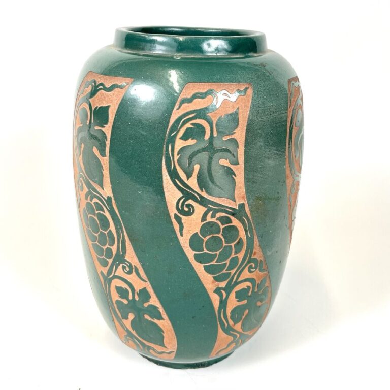 Robert MEQUINION (1905-1985) - Grand vase ovoïde en céramique à décor émaillé v…
