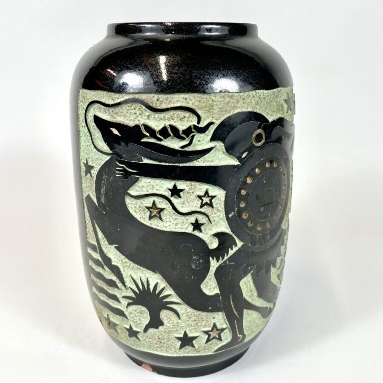 Robert MEQUINION (1905-1985) - Grand vase ovoïde en céramique émaillée noire su…