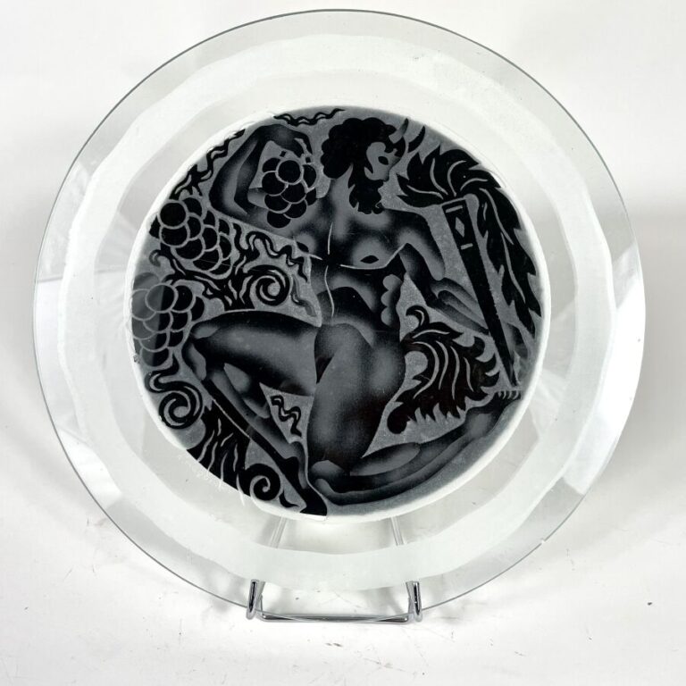 Robert MEQUINION (1905-1985) - Plaque circulaire en verre partiellement dépoli…