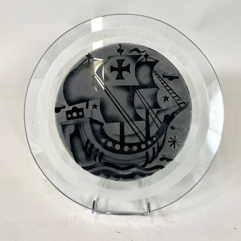 Robert MEQUINION (1905-1985) - Plaque circulaire en verre partiellement dépoli…