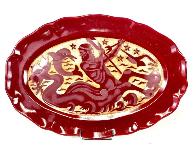 Robert MEQUINION (1905-1985) - Plat long en céramique émaillée rouge sur fond s…