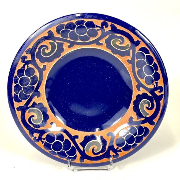 Robert MEQUINION (1905-1985) - Plat rond en céramique émaillée bleue sur fond s…