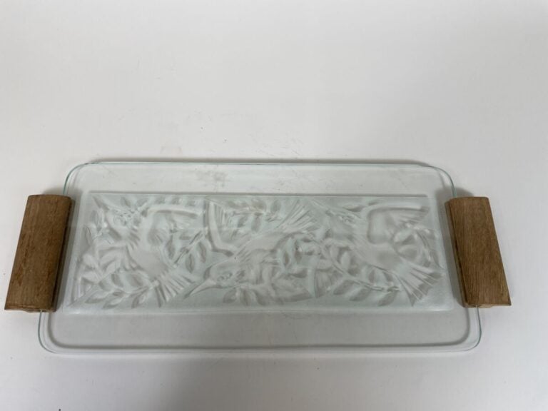 Robert MEQUINION (1905-1985) - Plateau rectangulaire en verre sablé à deux pris…