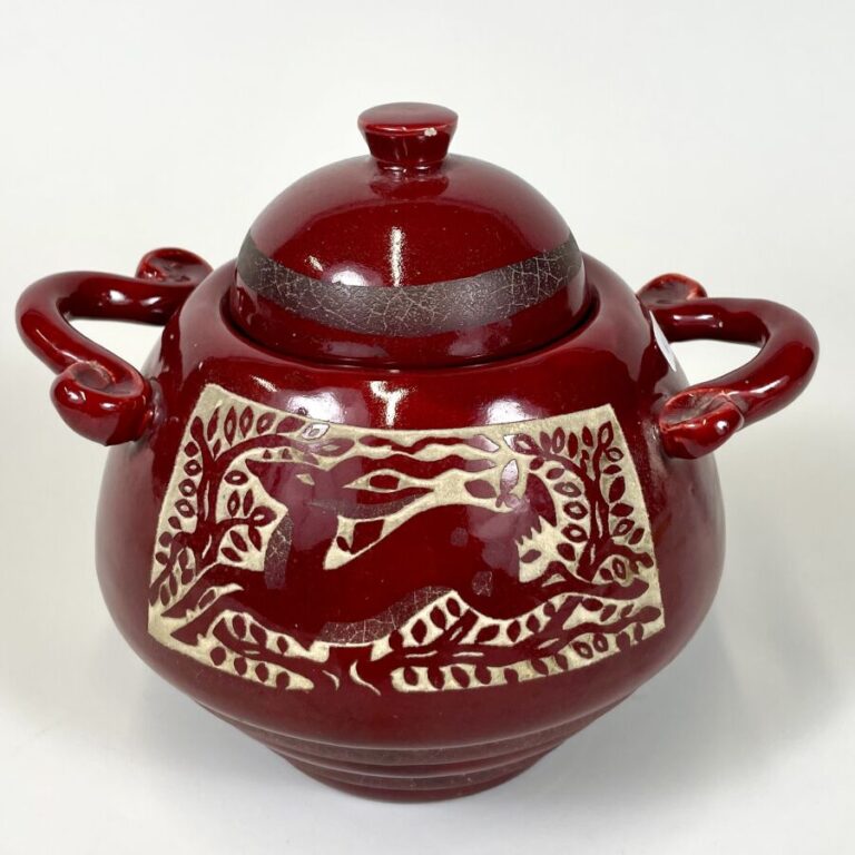 Robert MEQUINION (1905-1985) - Pot couvert à deux anses en céramique émaillée r…
