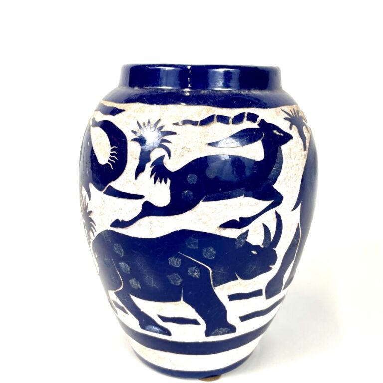 Robert MEQUINION (1905-1985) - Vase ovoïde à petit col en céramique émaillée bl…