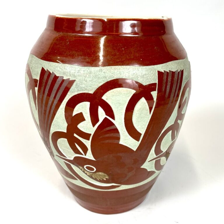 Robert MEQUINION (1905-1985) - Vase ovoïde en céramique émaillée brun rouge sur…