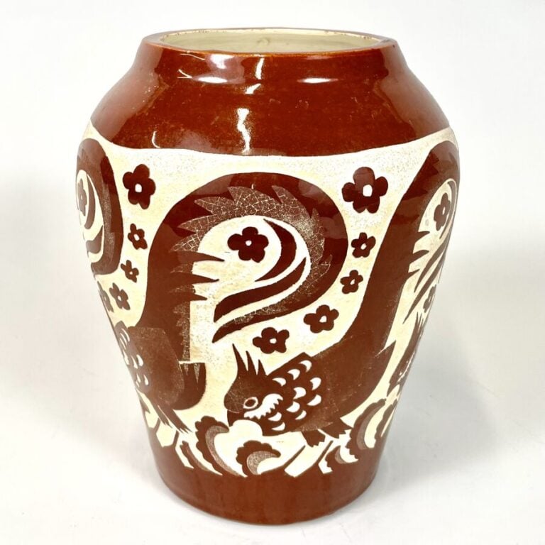 Robert MEQUINION (1905-1985) - Vase ovoïde en céramique émaillée brune sur fond…