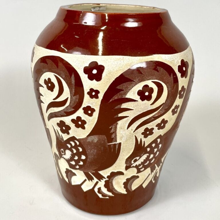 Robert MEQUINION (1905-1985) - Vase ovoïde en céramique émaillée brune sur fond…
