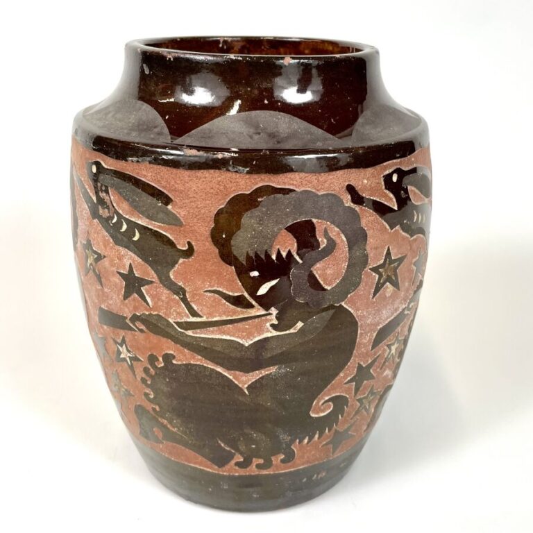 Robert MEQUINION (1905-1985) - Vase ovoïde en céramique émaillée marron sur fon…