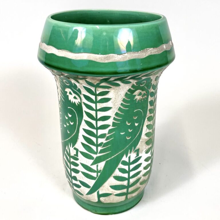 Robert MEQUINION (1905-1985) - Vase tubulaire en céramique émaillée vert clair…