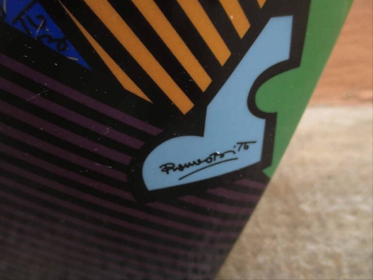Romero BRITTO (XXe siècle) - Swing - Vase en céramique. - Signé. - H. : 30 cm…