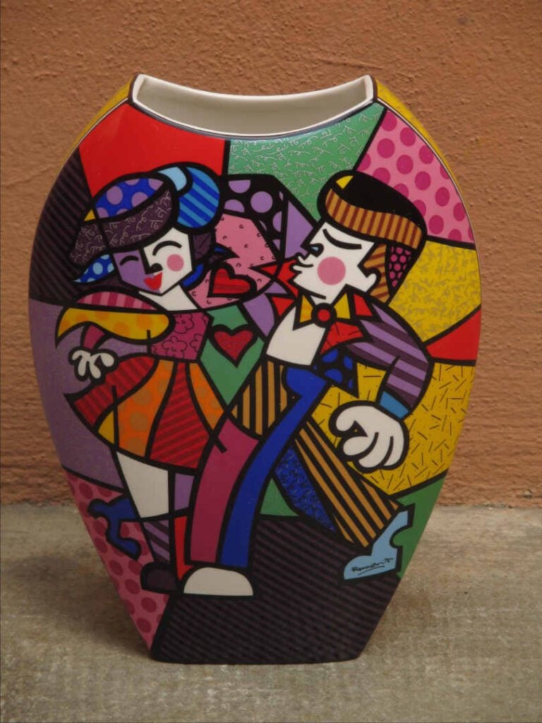Romero BRITTO (XXe siècle) - Swing - Vase en céramique. - Signé. - H. : 30 cm…