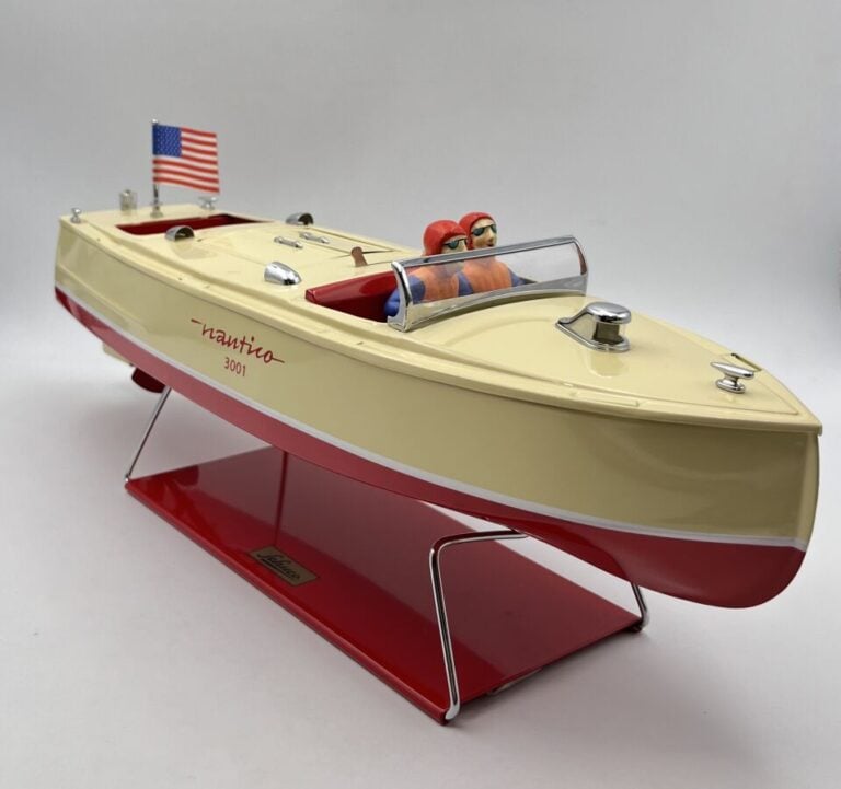 Schuco canot Nautico tôle ref 3001 en BO méca électrique