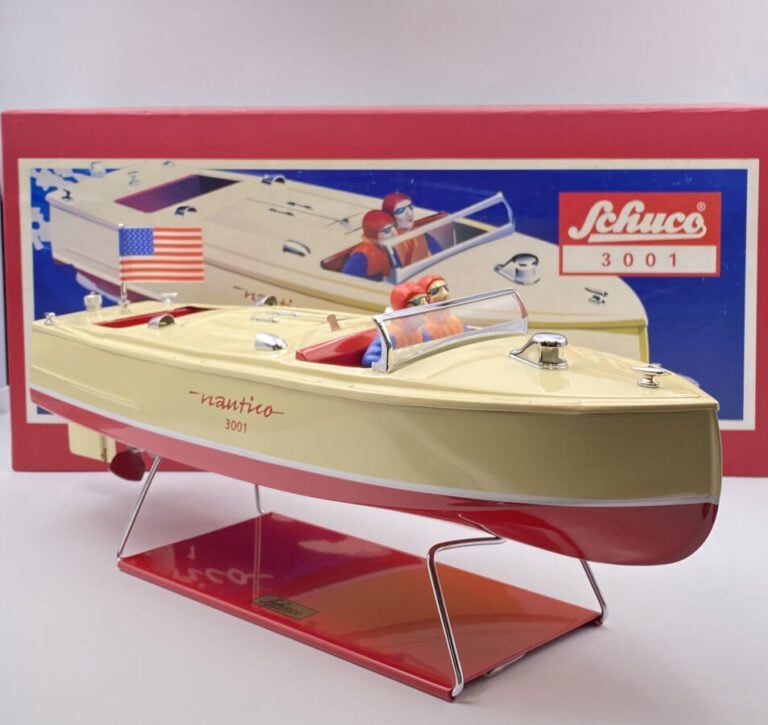 Schuco canot Nautico tôle ref 3001 en BO méca électrique