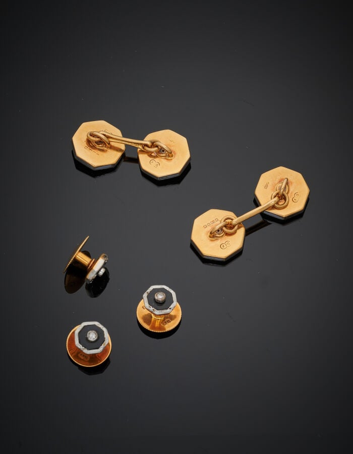 SET de SMOKING composé d'une paire de BOUTONS de MANCHETTES et trois BOUTONS de…