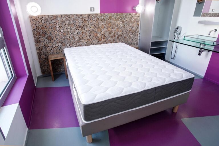 Sommier et matelas. 140 x 190 cm [44]