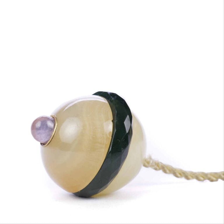 Sonnette de table en forme de sphère, en agate et onyx, monté en métal doré, le…