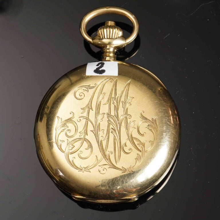 Sphygmomètre faisant montre de poche en or jaune 18K (750°/oo). Cadran émaillé…