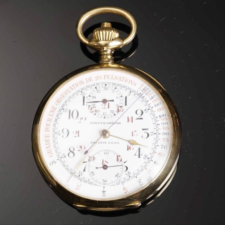 Sphygmomètre faisant montre de poche en or jaune 18K (750°/oo). Cadran émaillé…