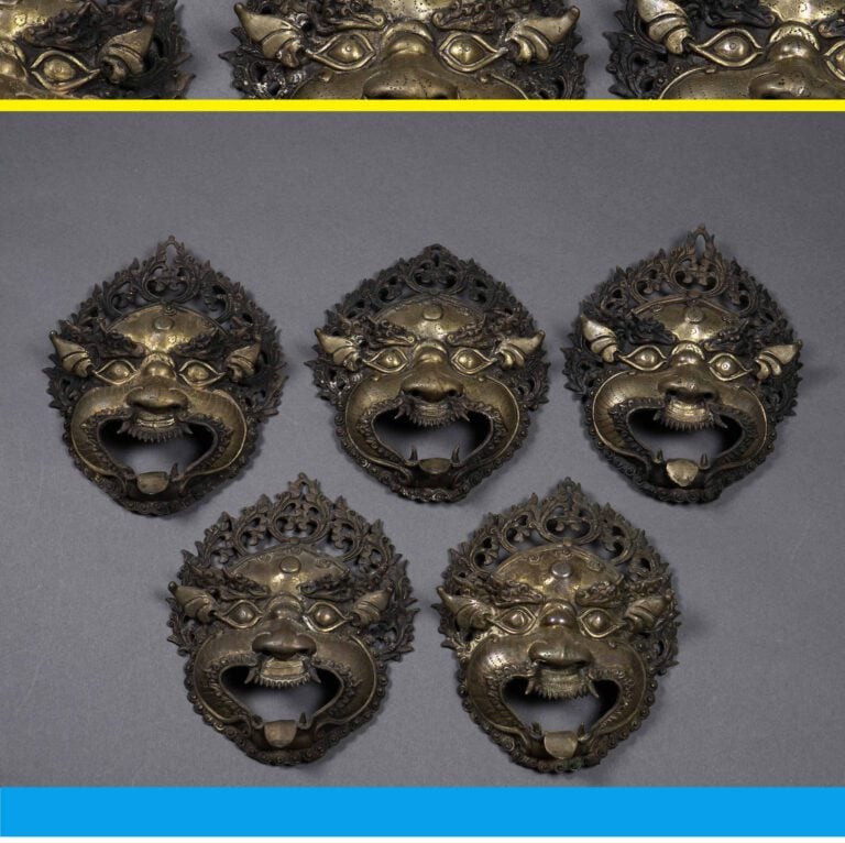 SUITE DE CINQ (5) APPLIQUES A ZOOMORPHES - Inde ou Monde Indianisé, Epoque XXe…