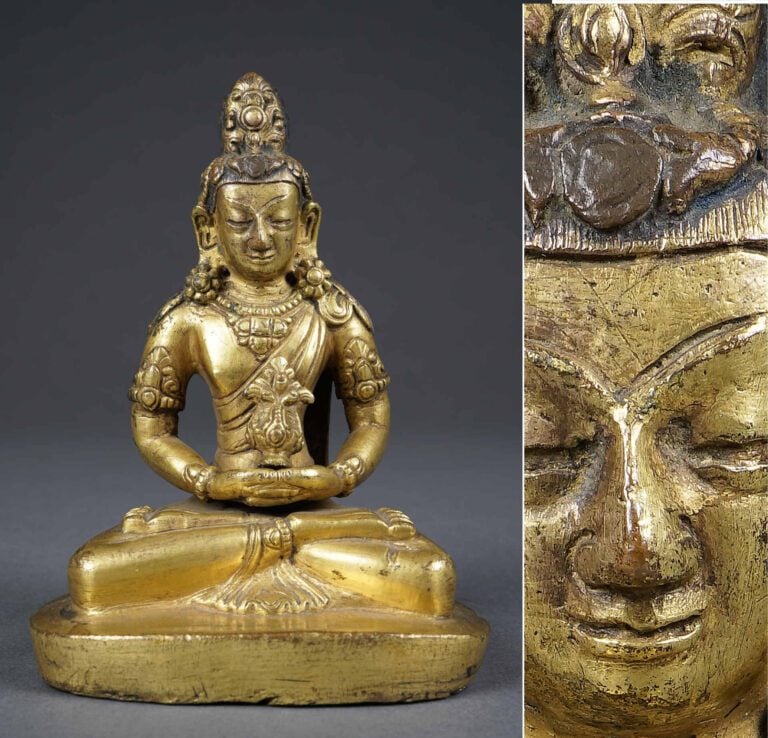 SUJET EN BRONZE DORE A L'EFFIGIE D'UN BOUDDHA ASSIS - De style sino-tibétain, E…
