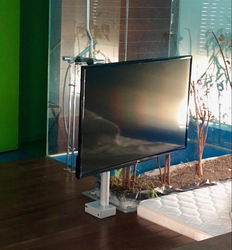 Télé LG 42 pouces. [38]