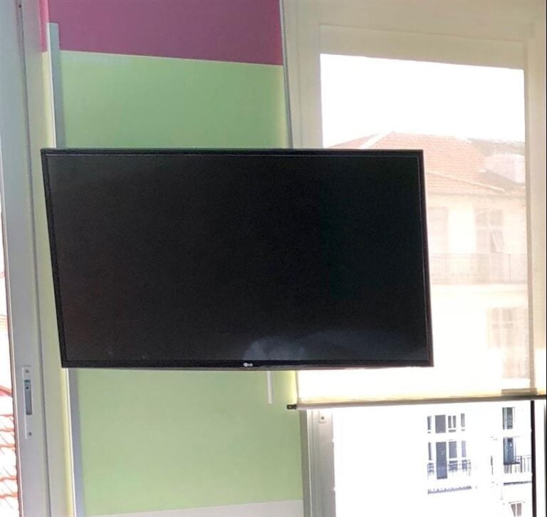 Téléviseur LG 42 pouces.[63]