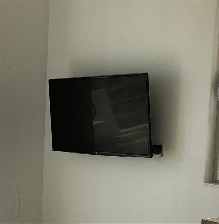 Téléviseur LG 42 pouces.[64]