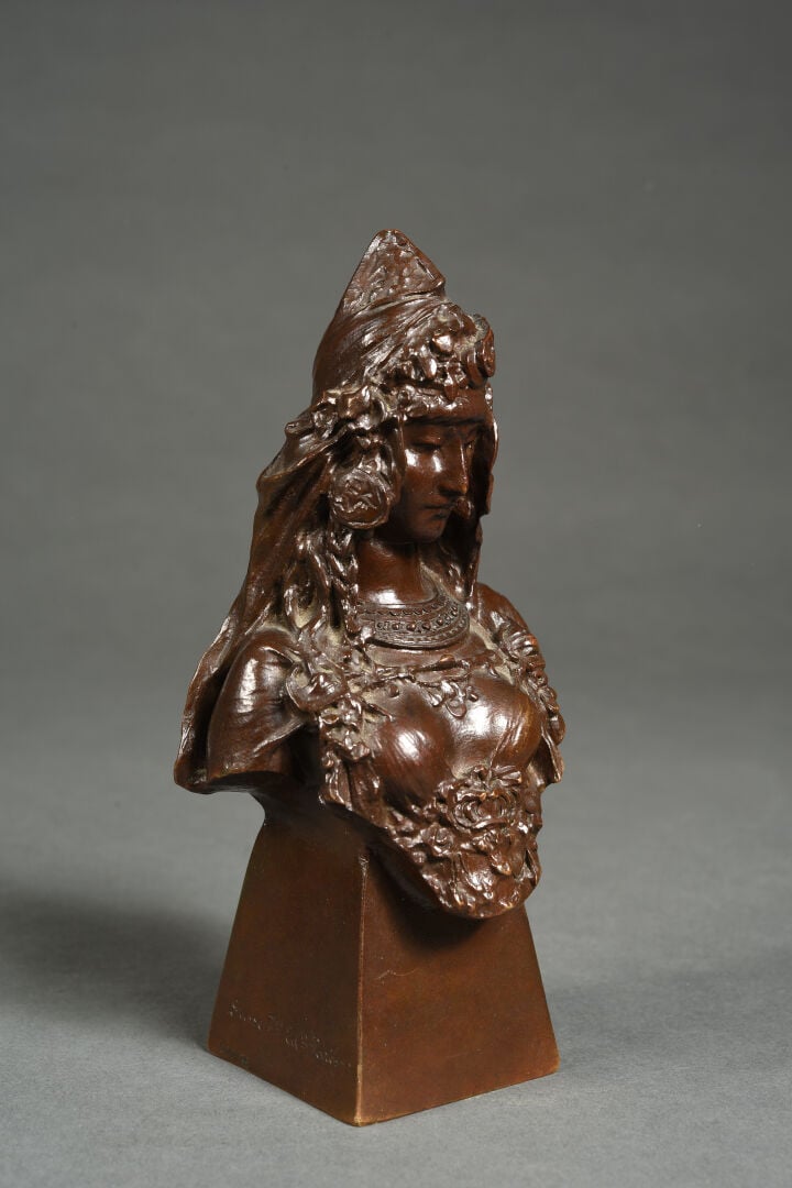 Théodore RIVIERE (1857-1912), d'après - Buste de Salammbô - Epreuve en bronze à…