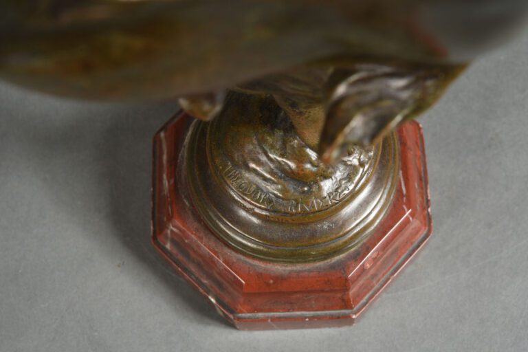 Théodore RIVIERE (1857-1912) - Renommée - Epreuve en bronze à patine brune - Si…